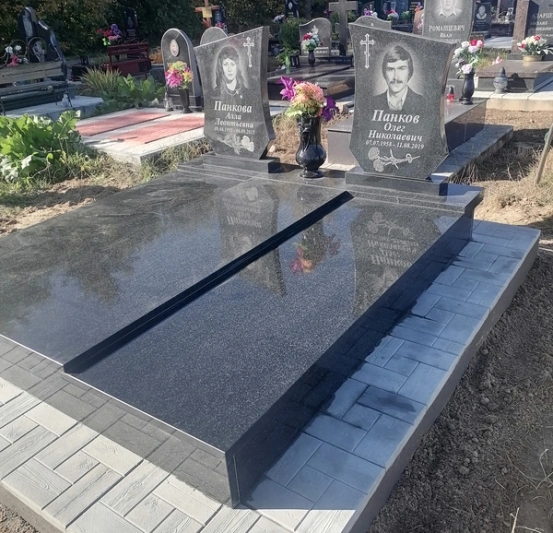 Памятник двойной 112